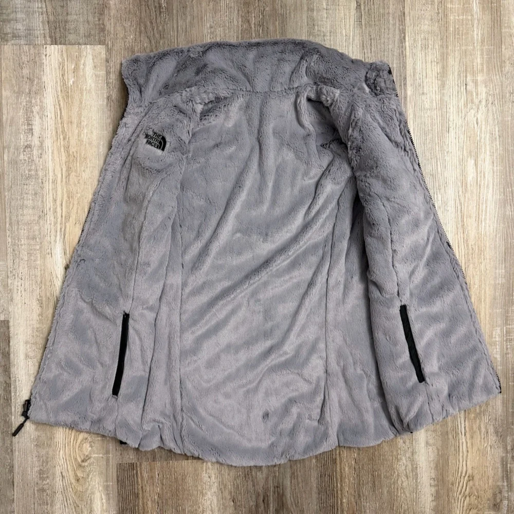 The North Face Women’s Gray Quilted Reversible Vest-size Small *NEW w/o tags*